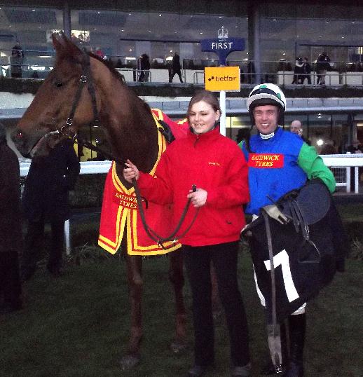 Red_Sherlock_Ascot